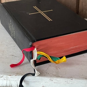 Vintage New American Sunday Missal 1974