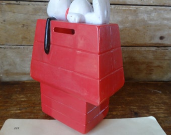 Vintage Snoopy Bank Plastic 1966-68