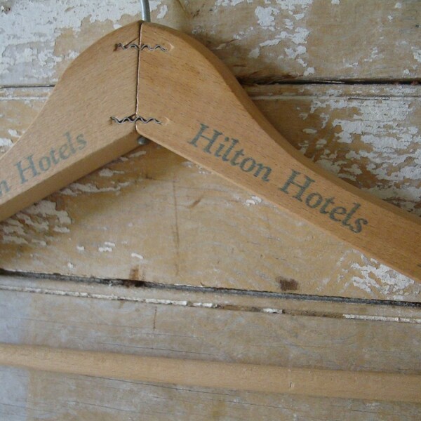 Vintage Hilton madera Hotel percha
