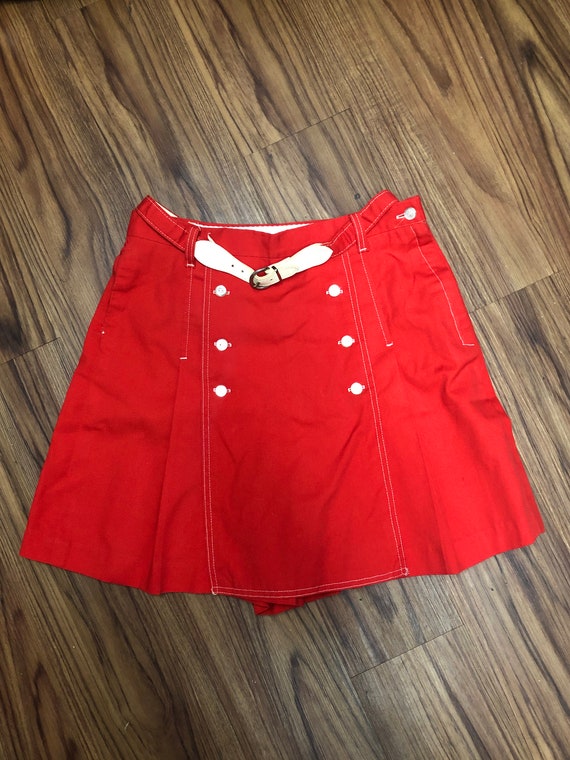 Leonard Macy Skorts red with white stitching