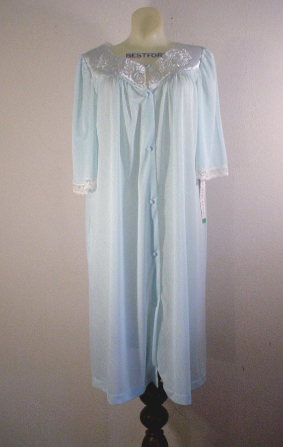 VTG  Lorraine Robe Soft blue nylon white satin yok