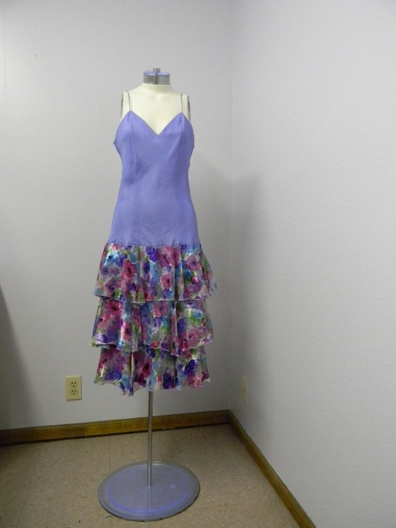 Feminine Floral sun dress  in lovely colors sz8 V… - image 1