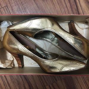 Corelli golden pumps  Vintage Styled in Italy Mint in box