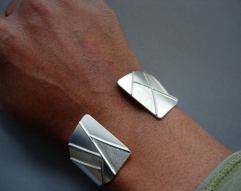 Slashed bracelet