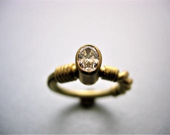 Oval 18ct gold diamond ring
