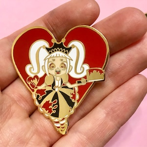Yandere Queen of Hearts 45mm enamel pin