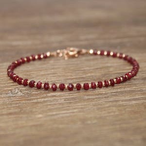 Pulsera de rubí, llena de oro, cuentas de oro rosa o plata de ley, joyería de rubí, piedra de nacimiento de julio, apilamiento, joyería de piedras preciosas, día de San Valentín imagen 4