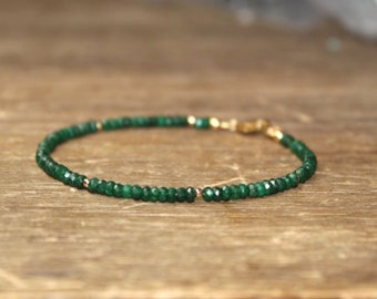 Smaragd-Armband, Smaragd-Schmuck, Geburtsstein für Mai, Stapelbar, Edelstein-Schmuck, Perlen aus Gold oder Sterlingsilber