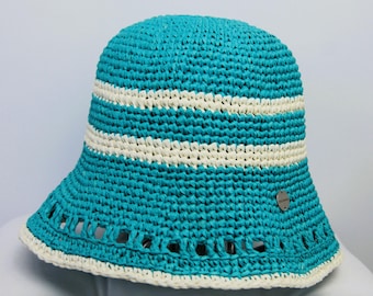Gehäkelter Fischerhut aus Raffia - Blau & Weiß gestreift, handgefertigter Sommerhut