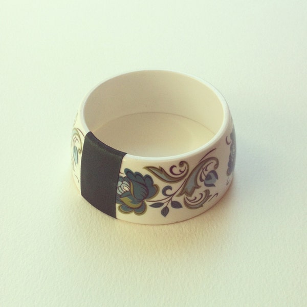 StayGoldMaryRose - vert glorieux et teal floral avec tourbillon regal mod&egrave;le bracelet de tasse de th&eacute; avec bande de satin vert de for&ecirc;t profonde...