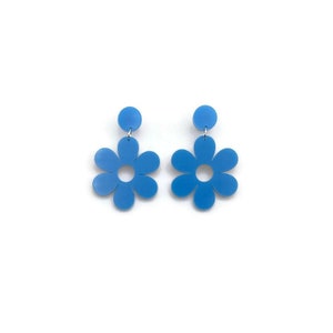 Blue Daisy Dangle Statement Earrings, Fun Retro 60s 70s Flower Power Earrings, Vintage Summer Jewelry, Cute Mid Century Mod Hippie Style