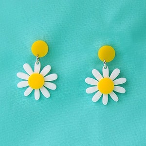 Retro Daisy Acrylic Dangle Earrings  - Vintage Yellow and White Plastic Flower Drop Earrings - Rockabilly Mod Pinup Nickel Free Jewelry