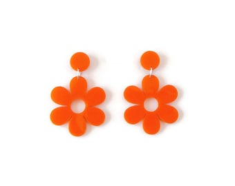 Orange Mod Daisy Dangles, 60s Retro Flower Power Earrings, Vintage Inspired 1960s Jewelry, Cute Hippie Statement Earrings, Fun 70s Style