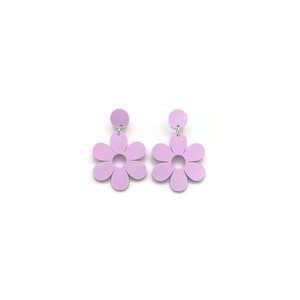 Lilac Mod Daisy Dangles, Fun Retro Pink Purple Flower Earrings, 60s 70s Vintage Inspired Mod Hippie Jewelry, Cute Summer Statement Earrings