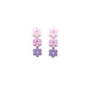 Fun Retro Stacked Pink and Purple Daisy Dangles, Cute Mid Century Summer Style Earrings, Vintage Inspired Floral Hippie Statement Earrings