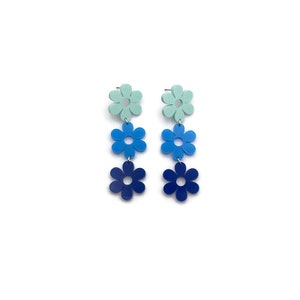 Fun Retro Stacked Blue Daisy Dangles, Cute and Colorful 60s 70s Summer Style Earrings, Vintage Inspired Floral Statement Earrings