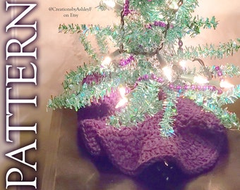 PATTERN: Quick Mini Tree Skirt One-Skein crochet PDF - adjustable size - written for 16" Christmas tree - easy instructions