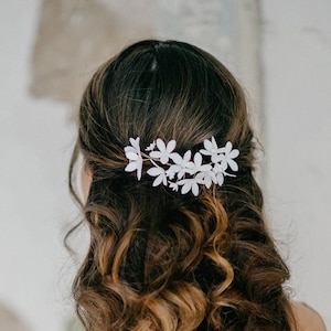 White jasmine bridal hair vine, silk velvet flower hair piece with pearls, Wedding hair accessory – LIUCINA