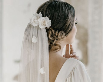 Wedding veil with petals and rose flowers, Soft tulle petal veil, Floral bridal veil and rose flowers hair pin set - ILZE