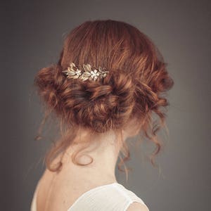 Gold leaf hair comb, Flower and leaf bridal hair piece, Wedding hair accessory- AEGLE PETITE