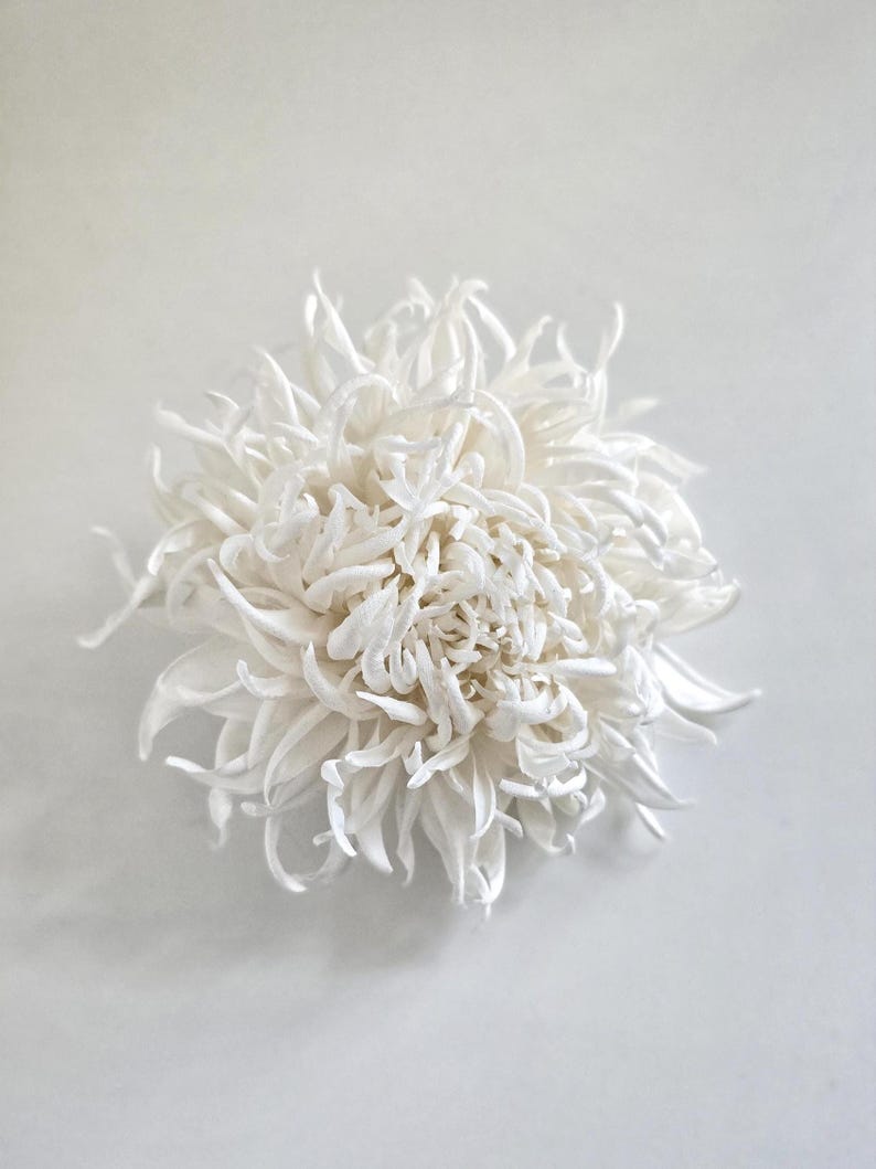 Ivory chrysanthemum silk flower brooch handmade with Japanese silk