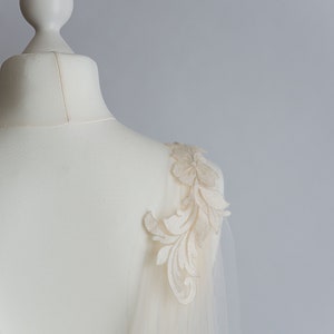 Cape veil with lace, Bridal cape veil, Wedding cape veil, Modern veil, Shoulder cape ISABELLE Beige