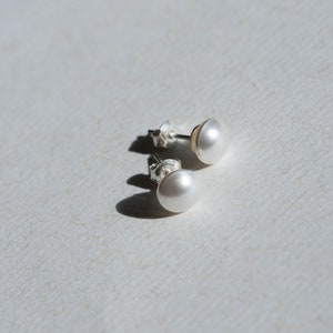 Simple pearl earrings, Classic minimalist studs, Modest jewelry PETITGEMS White pearls