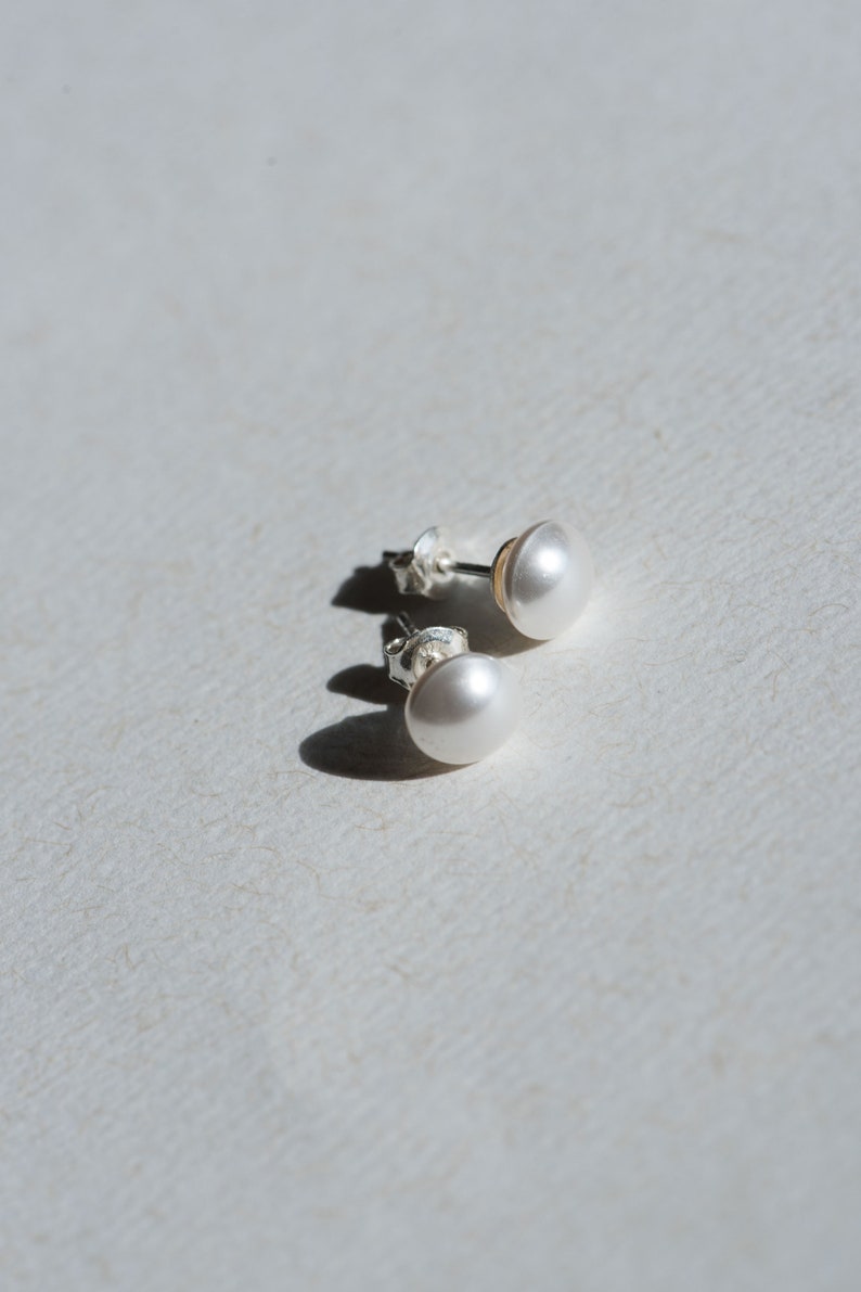 Simple pearl earrings, Classic minimalist studs, Modest jewelry PETITGEMS White pearls