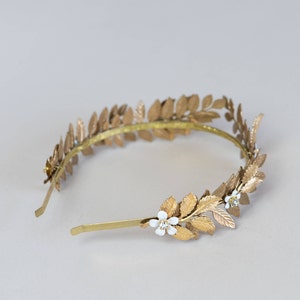 Gold leaf tiara Laurel leaf flower crown Bridal tiara Bridal leaf crown Bridal headpiece Greek goddess hair accessory Aigle image 5