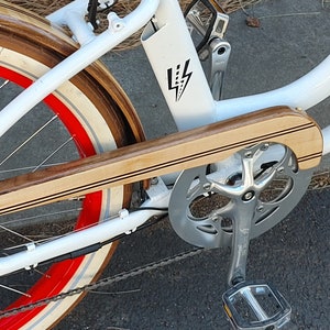 Copricatena in legno per bicicletta. Copricatena, paragonna, carter catena, copripantaloni, copricatena, accessorio per bicicletta, componente per bici, copripedivella.