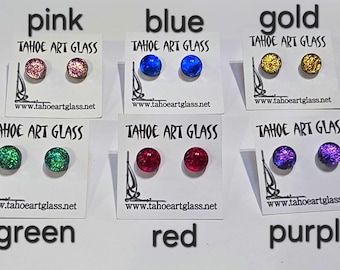 Pendientes pequeños de cristal dicroico, acero inoxidable hipoalergénico o plata de ley.