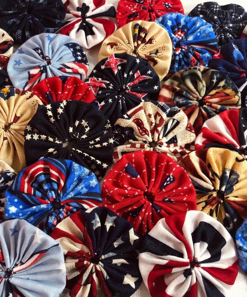 White And Blue 2\u201d Size 30 Patriotic Fabric YoYos Red