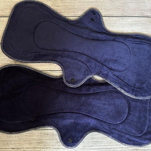 EIN 20-Zoll-MegaLuxe wiederverwendbare Stoffpad für extrem starke Blutung