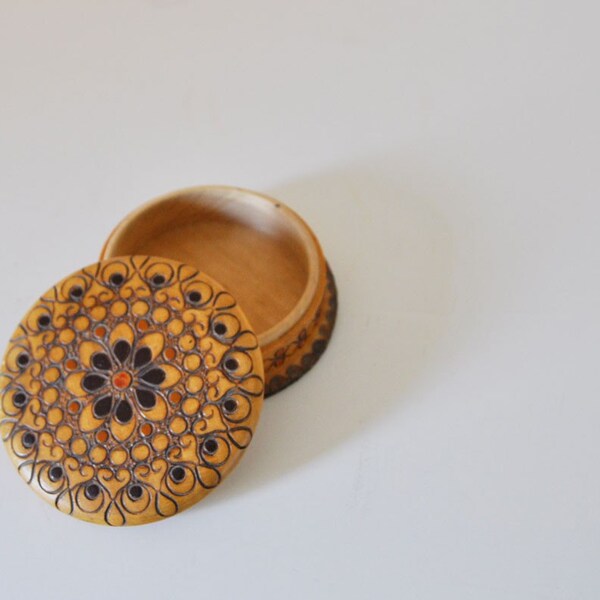 trinket box, bohemian, storage, round, trinkey, jewelry box, pyrography, boho, hippie, brown, home decor, 70s