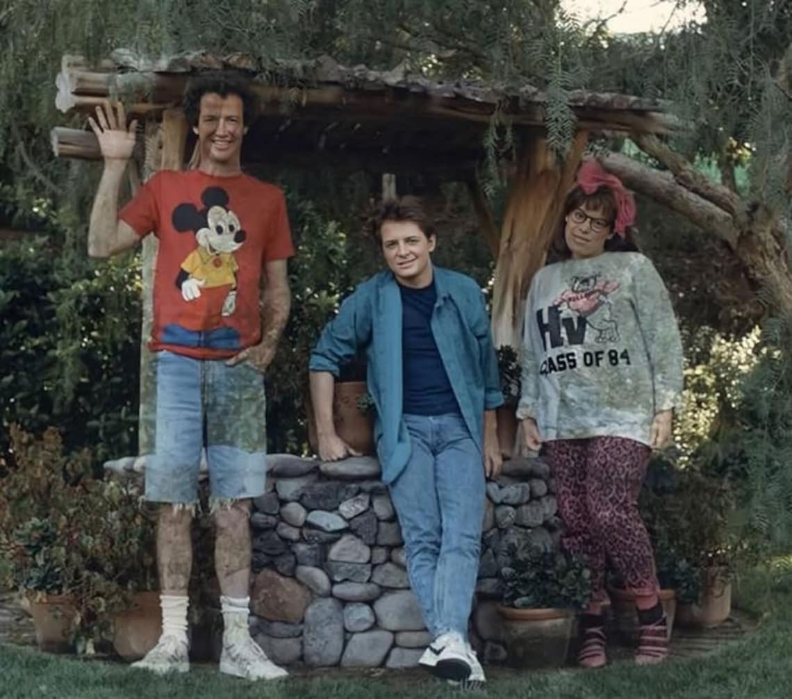 Thecostumebase – Set De 3 épingles Retour Vers Le Futur, Répliques De La Veste McFly, Guitare Et Boomerang