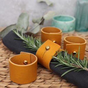 Leder Serviettenringe, Senfgelb, Geschenk für Hochzeiten, rustikales Dekor