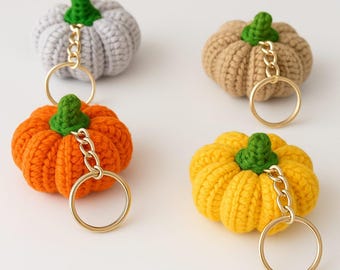Llavero de calabaza de ganchillo – Llavero amigurumi de otoño – Adorno para bolso de Halloween hecho a mano – Regalo de otoño