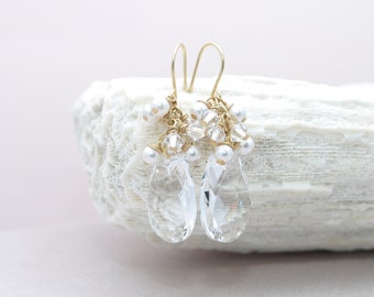 Bridal teardrop crystal white earrings | Wedding day statement jewelry | Dangle fancy elegant chandelier earrings | Pearl bridesmaid earring