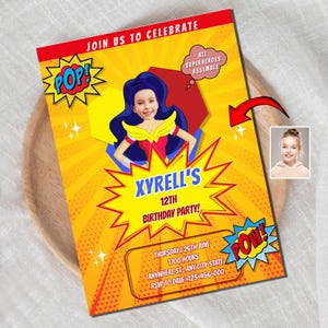 Girl in Cartoon Turning 12 Years Card Custom karikatuur verjaardagsuitnodiging – kostuum gepersonaliseerde en leuke uitnodiging voor haar speciale dag