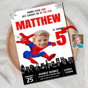 Faire-part d'anniversaire personnalisé, carte de caricature pour garçon de 5 ans, super-héros, invitation personnalisée et amusante sur le thème des super-héros pour les enfants