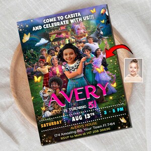 Caricature 3D personnalisée de carte d'invitation d'anniversaire - Fille dans un beau costume, fêtant ses 5 ans, invitation personnalisée et amusante pour elle une journée spéciale