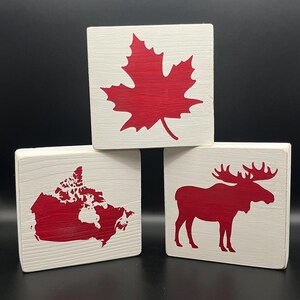 Bloc décoratif en bois du Canada | Carte peinte à la main de l'orignal, de la feuille d'érable et du Canada | Décoration d'intérieur canadienne – Cadeau du Canada rustique | Enseigne pour plateau à plusieurs niveaux