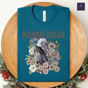 Camiseta de Star Wars Mandalorian Baby Yoda, Camiseta Grogu Floral, Camiseta linda de Star Wars, Camiseta Mandalorian, Camiseta de Star Wars para regalo imagen 8