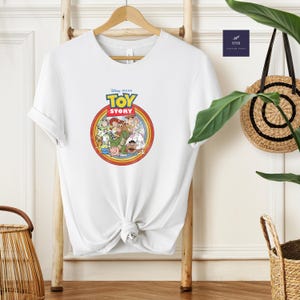 Komfortfarben Toy Story Shirt, Disney World Toy Story Shirt, Sie haben einen Freund in mir Shirt, Toy Story Filmfiguren T-Shirt, Disney Familie