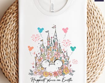 ディズニーキャッスルミッキーシャツ、ディズニーマジックキングダムシャツ、ディズニーキャッスルシャツ、地球上で最も幸せな場所シャツ、ディズニーコンフォートカラーシャツ