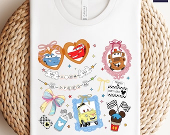 Retro Coquette Bows Disney Cars-shirt, Lightning McQueen Mater Doc Hudson Sally Carrera Birthday Cars familieshirt, Disney Girl Trip-shirt