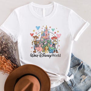 Komfortfarben Toy Story Shirt, Disney World Toy Story Shirt, Sie haben einen Freund in mir Shirt, Toy Story Filmfiguren T-Shirt, Disney Familie