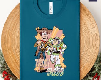 Camisetas de Woody y Buzz de Toy Story, Disney Pixar, Jessie y Rex, y viajes familiares de Disney.