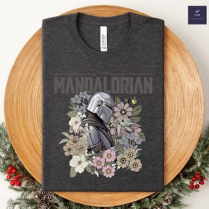 Puede incluir: Un letrero de madera r&uacute;stica con el texto "Welcome to our home" en letras blancas. El letrero presenta un acabado envejecido y un dise&ntilde;o sencillo y acogedor, ideal para la entrada.