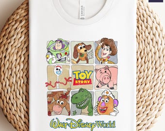 Maglietta Comfort Colors Toy Story, Maglietta Disney World Toy Story, Maglietta You Ve Got A Friend In Me, Maglietta con i personaggi del film Toy Story, Maglietta Disney Family